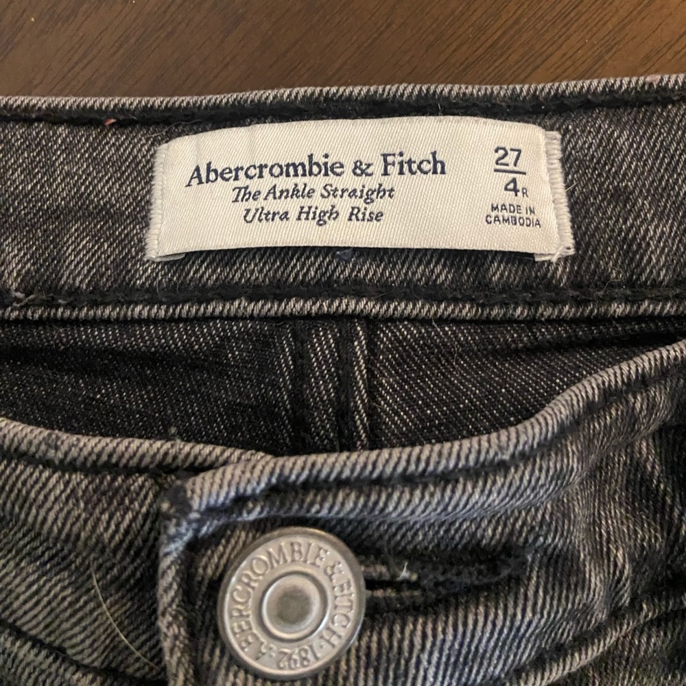 Abercrombie Ankle Ultra Straight High Rise Jeans - Size 4